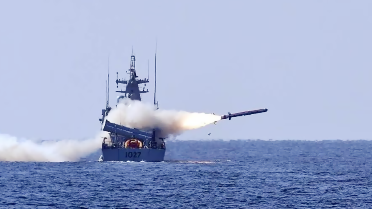 صاروخ باكستان المضاد للسفن”حربة” يضع البحرية الهندية في مأزق